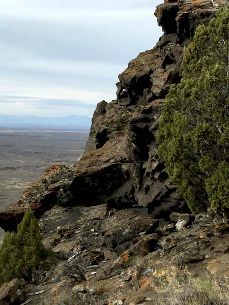 13-lava-formations-at-the-butte-looking-north-west